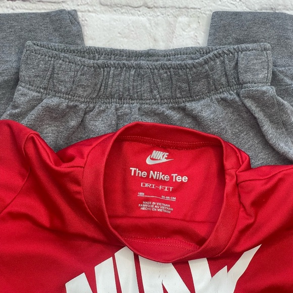 Nike Little Boys' Gradient Futura T-Shirt n’Fleece Jogger Pants Set.Red/gray 18M - Picture 6 of 6